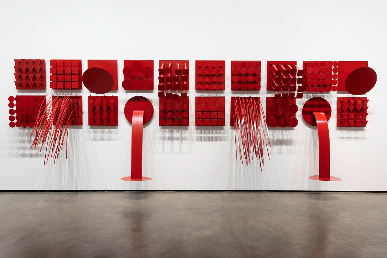 Lygia Pape, Amazoninos Vermelhos [Red Amazoninos], at the 34th Bienal de São Paulo, São Paulo, 2021 Courtesy of Projeto Lygia Pape. Photo by Pedro Pape