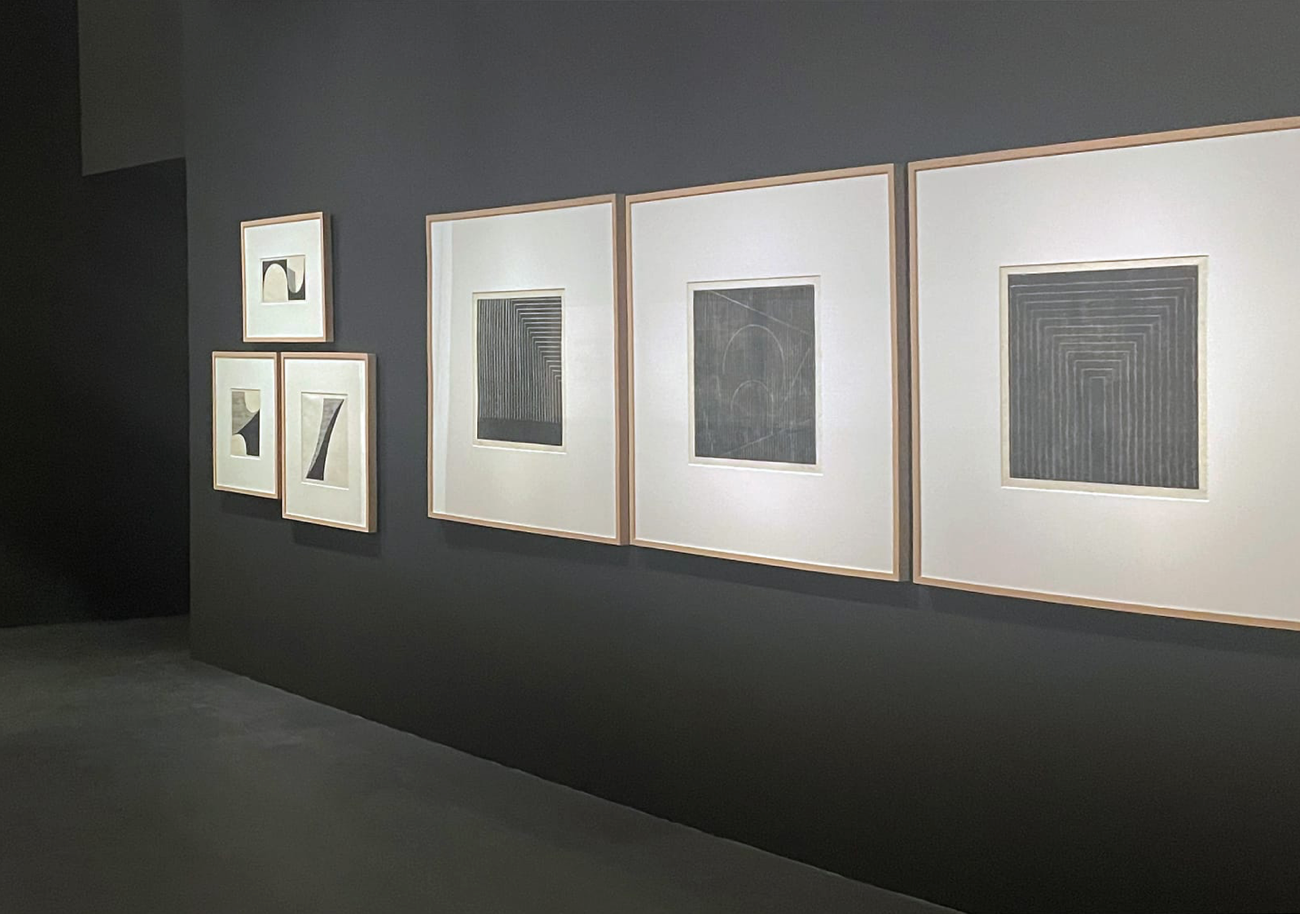 Installation view of Lygia Pape, works from Tecelares series (c. 1950s) in Lygia Pape: Weaving Space (photo by Eurídice Arratia/Hyperallergic)