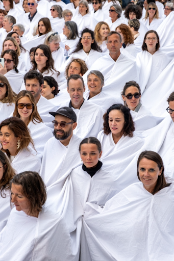 Performance documentation of Lygia Pape, "Divisor" (2025) in Paris (photo by Souleymane Said, courtesy Projeto Lygia Pape)